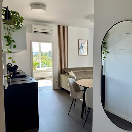 Cozy With Castle View * Bratislava