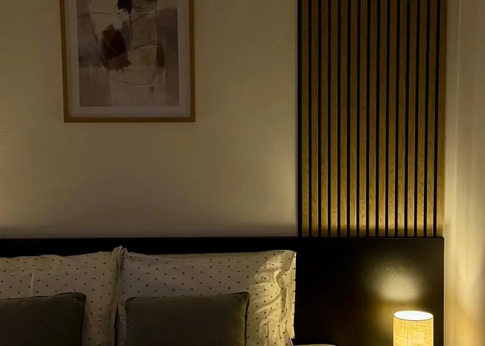 شقة Cozy With Castle View *