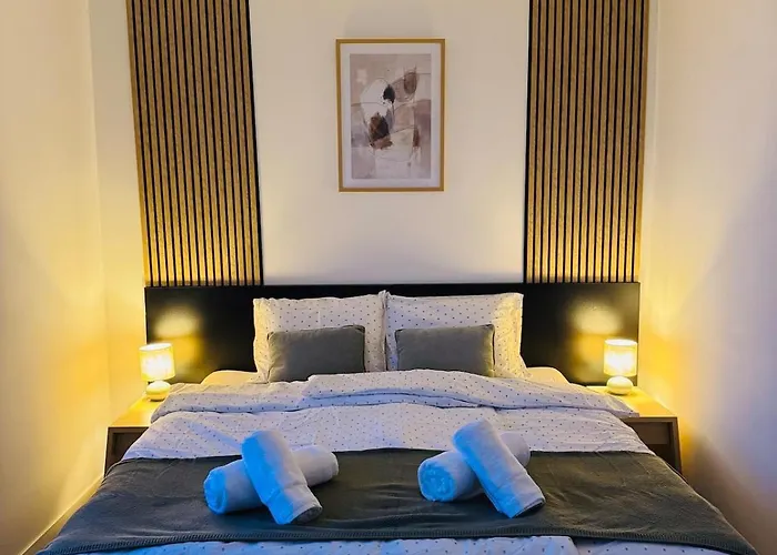 شقة Cozy With Castle View