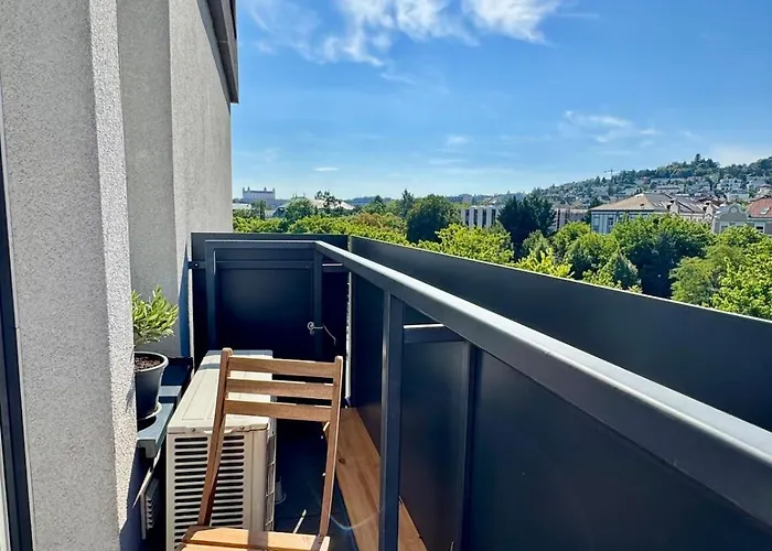 Cozy With Castle View شقة *